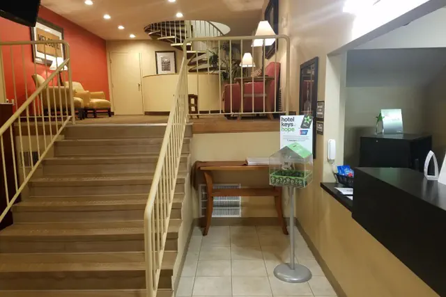 Photo 1 - Suburban Studios Columbus - Dublin