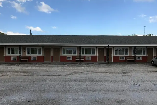 Photo 1 - Budget Inn
