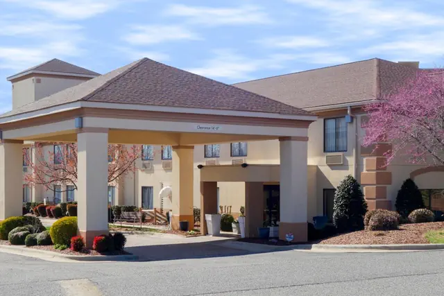 Photo 1 - Country Inn & Suites by Radisson, Shelby, NC