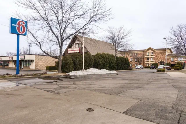 Photo 1 - Motel 6-Libertyville, IL