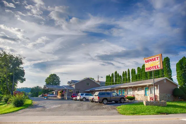 Photo 1 - Sunset Motel