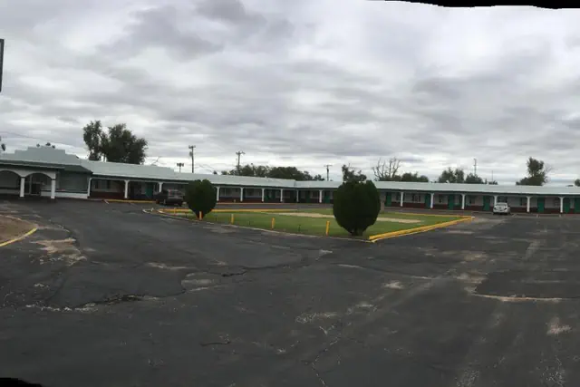 Photo 1 - Kansan Motel