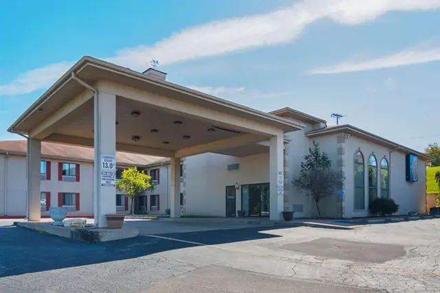 Photo 1 - Motel 6-Hannibal, MO