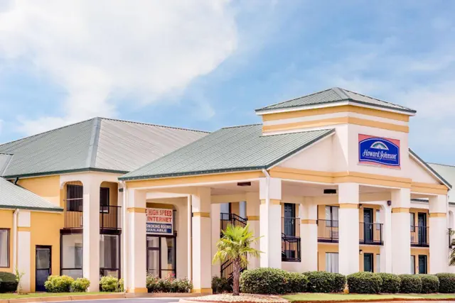 Photo 1 - Howard Johnson by Wyndham Perry GA