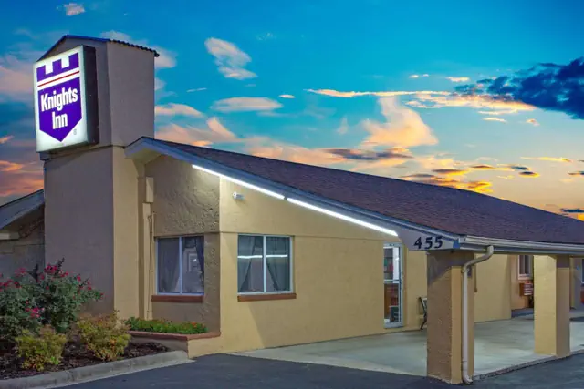 Photo 1 - Knights Inn Mount Airy
