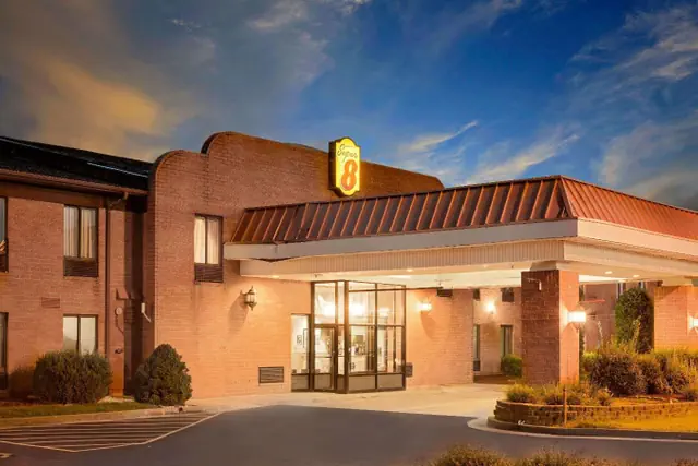 Photo 1 - Super 8 by Wyndham Metropolis
