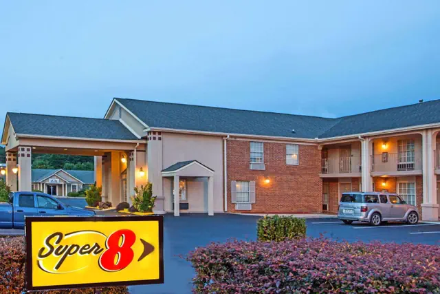 Photo 1 - Super 8 by Wyndham Covington