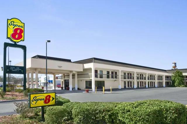 Photo 1 - Super 8 by Wyndham Oxford