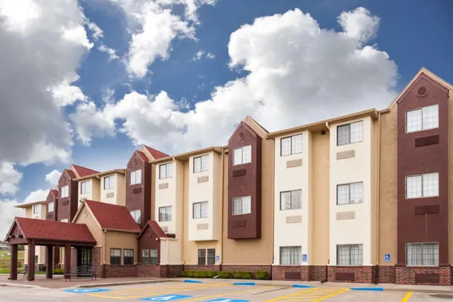 Photo 1 - Days Inn by Wyndham near Kansas Speedway