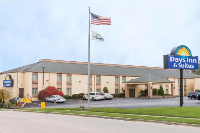 Photo 1 - Days Inn & Suites by Wyndham Bloomington/Normal IL