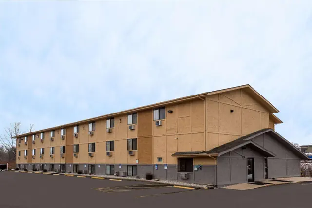 Photo 1 - Super 8 by Wyndham Dubuque