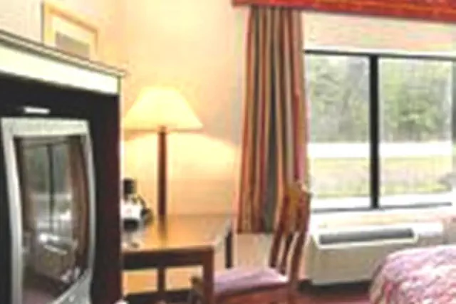 Photo 1 - Jesup Inn & Suites