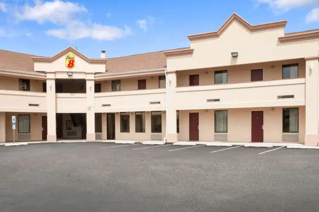 Photo 1 - Super 8 by Wyndham Rahway/Newark