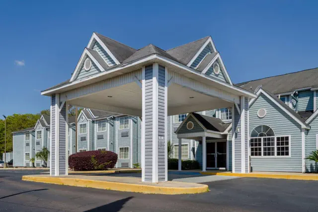 Photo 1 - Motel 6-Mobile, AL