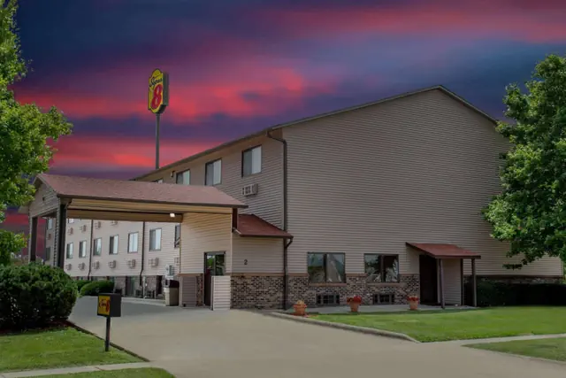 Photo 1 - Super 8 by Wyndham Normal Bloomington