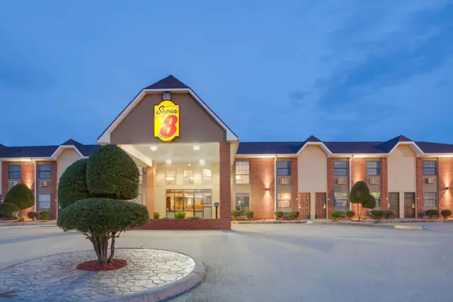 Photo 1 - Super 8 by Wyndham Morrilton