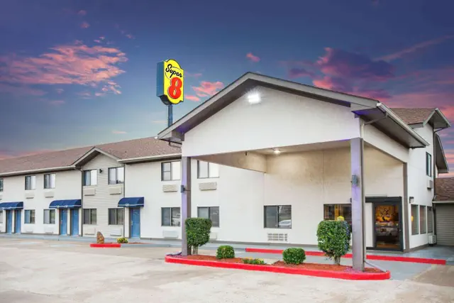 Photo 1 - Super 8 by Wyndham Van Buren/Ft. Smith Area