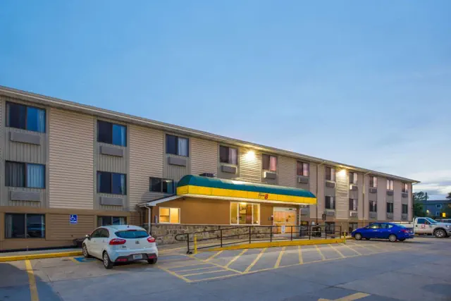 Photo 1 - Super 8 by Wyndham Iowa City/Coralville