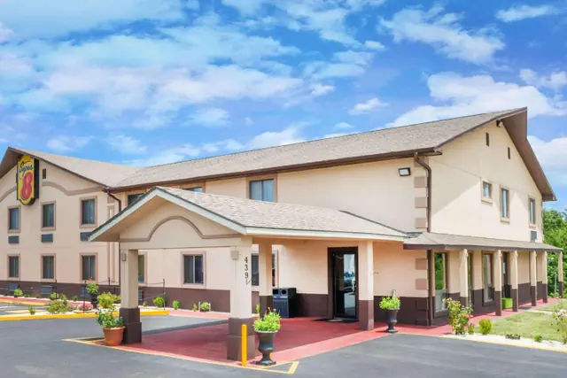 Photo 1 - Super 8 by Wyndham Warrensburg