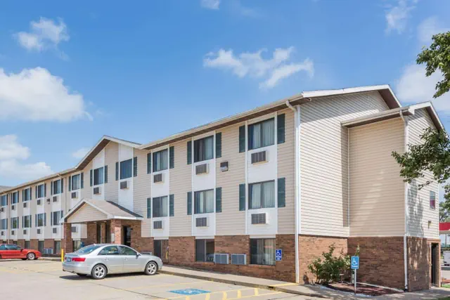 Photo 1 - Super 8 by Wyndham Manhattan KS