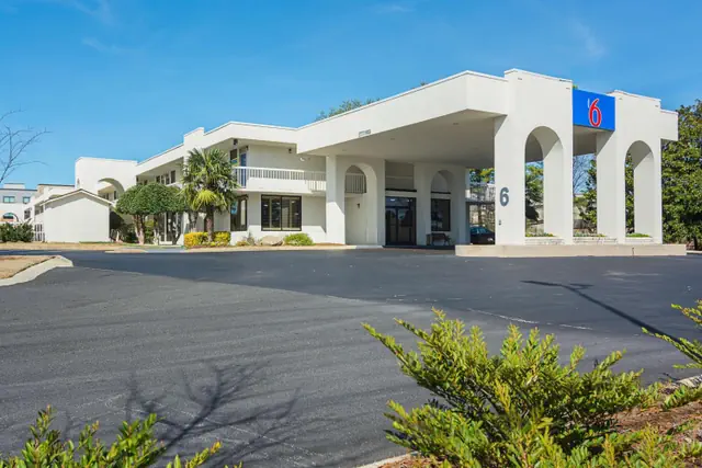 Photo 1 - Motel 6-Newnan, GA