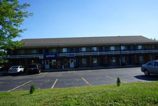 Photo 1 - Americas Best Value Inn Maumee/Toledo