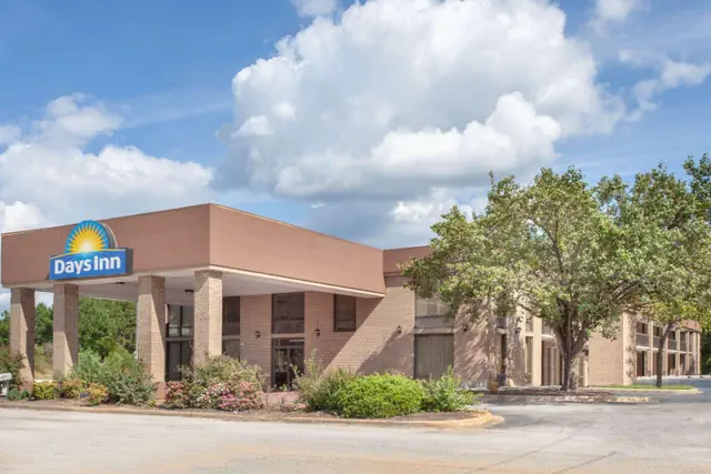 Photo 1 - Days Inn by Wyndham Clinton - Laurens I-26
