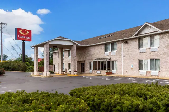 Photo 1 - Econo Lodge Inn & Suites Fairview Heights St Louis
