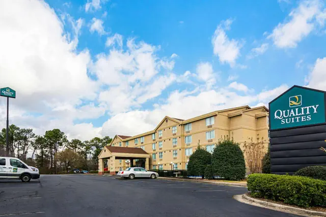 Photo 1 - Quality Suites Atlanta Airport East