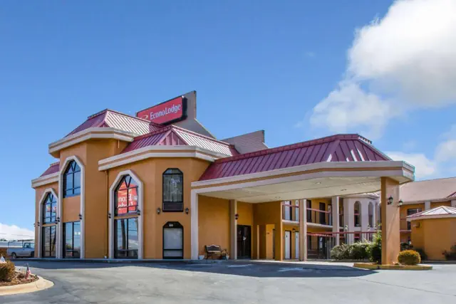 Photo 1 - Econo Lodge Hendersonville
