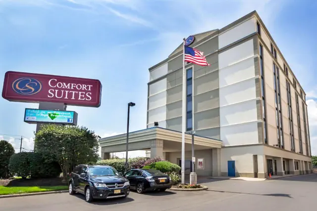 Photo 1 - Comfort Suites at Woodbridge