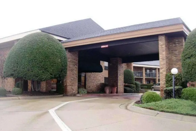 Photo 1 - Quality Inn & Suites Searcy I-57