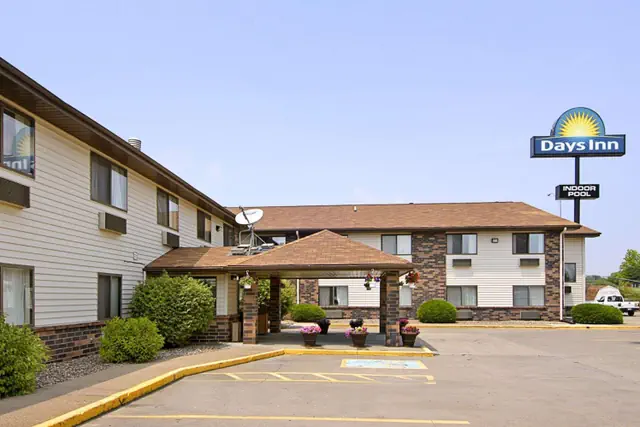 Photo 1 - Days Inn & Suites by Wyndham Davenport East