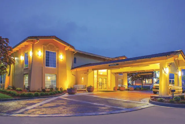 Photo 1 - La Quinta Inn by Wyndham Moline Airport