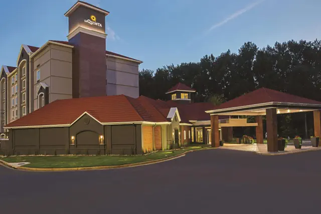 Photo 1 - La Quinta by Wyndham Atlanta Alpharetta