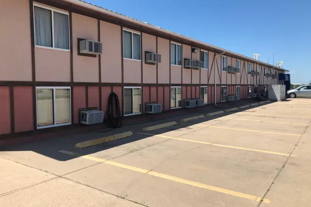 Photo 1 - Executive Inn
