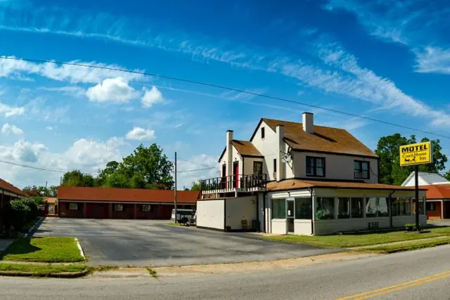 Photo 1 - Coach House Inn