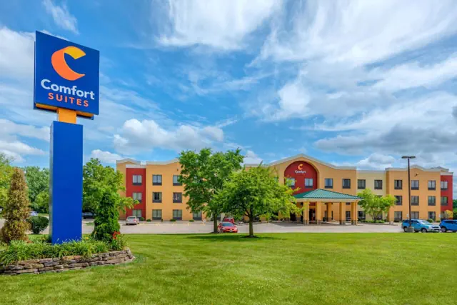 Photo 1 - Comfort Suites near Route 66