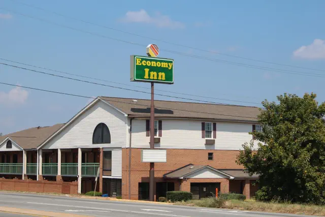 Photo 1 - Economy Inn - Statesville