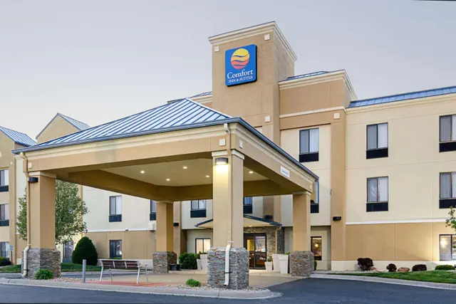 Photo 1 - Comfort Inn & Suites Hutchinson