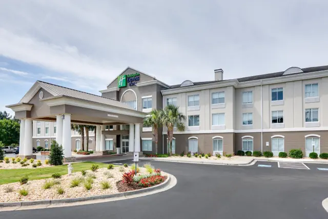 Photo 1 - Holiday Inn Express Hotel & Suites Dublin by IHG