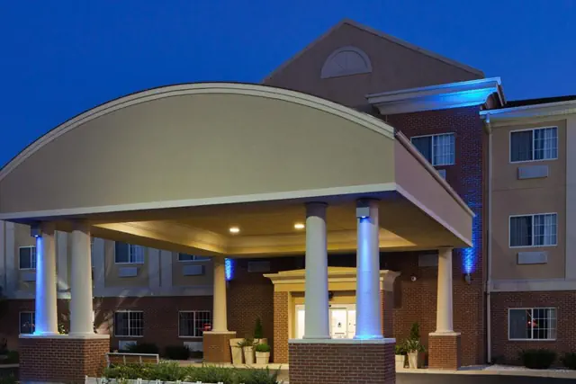 Photo 1 - Holiday Inn Express Hotel & Suites Defiance by IHG