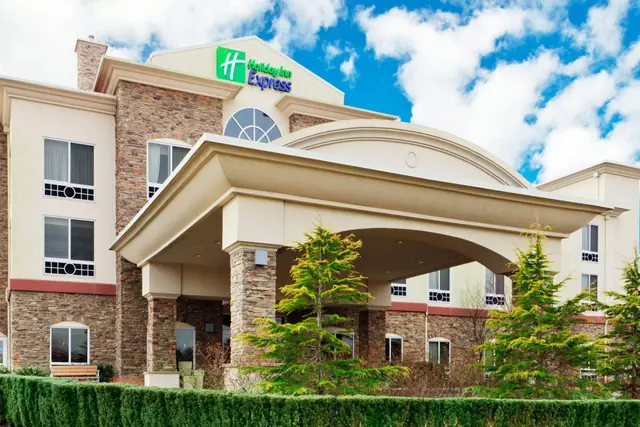 Photo 1 - Holiday Inn Express & Suites Riverhead - Long Island by IHG