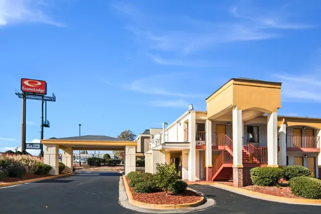 Photo 1 - Econo Lodge - Conyers