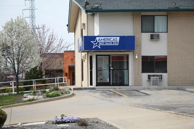Photo 1 - Americas Best Value Inn East Peoria