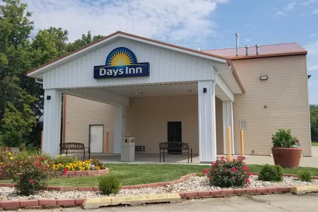 Photo 1 - Days Inn by Wyndham Springfield