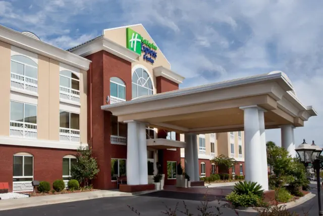 Photo 1 - Holiday Inn Express Hotel & Suites - Sumter by IHG
