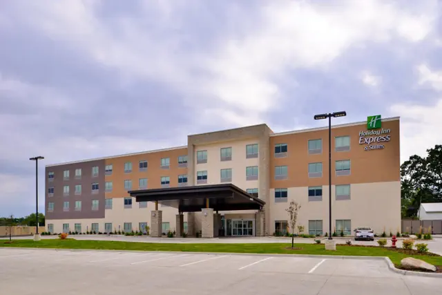 Photo 1 - Holiday Inn Express & Suites - Ottumwa by IHG
