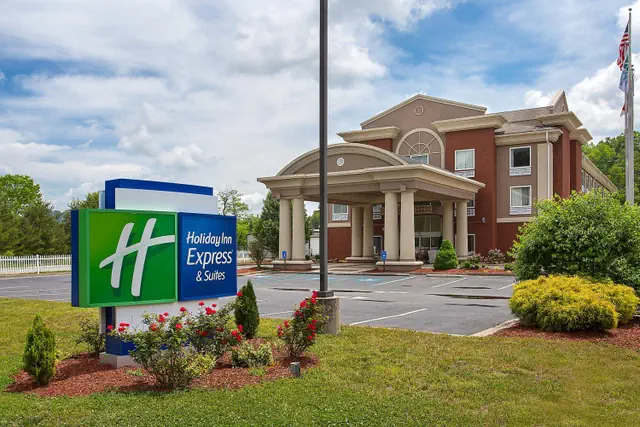 Photo 1 - Holiday Inn Express & Suites Murphy by IHG