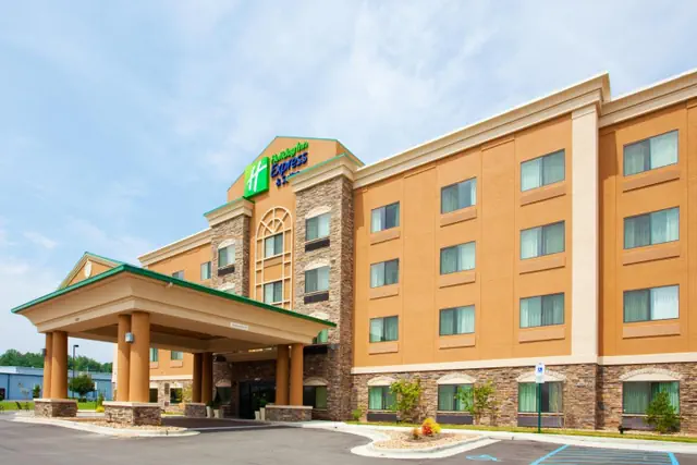 Photo 1 - Holiday Inn Express Hotel & Suites Mount Airy by IHG